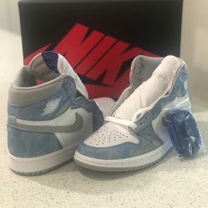 Jordan 1 High OG Hyper Royal - NWT